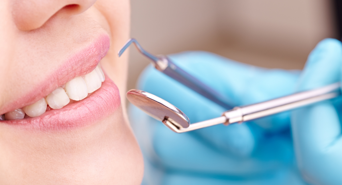 歯は、毎日の生活の中で少しずつ色が変わります