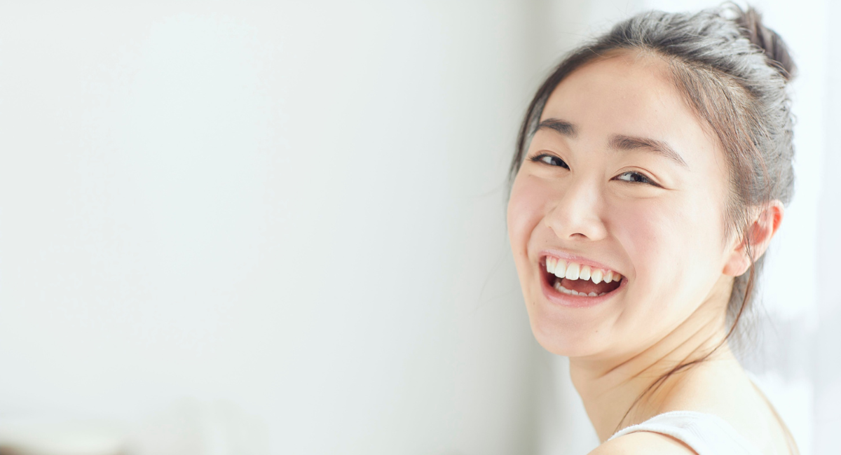 前歯の見た目が人生の印象を左右する──「セラミック」で起きる後悔とは？